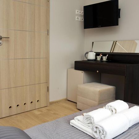 Villa Modlin Airport Nowy Dwór Mazowiecki Rom bilde