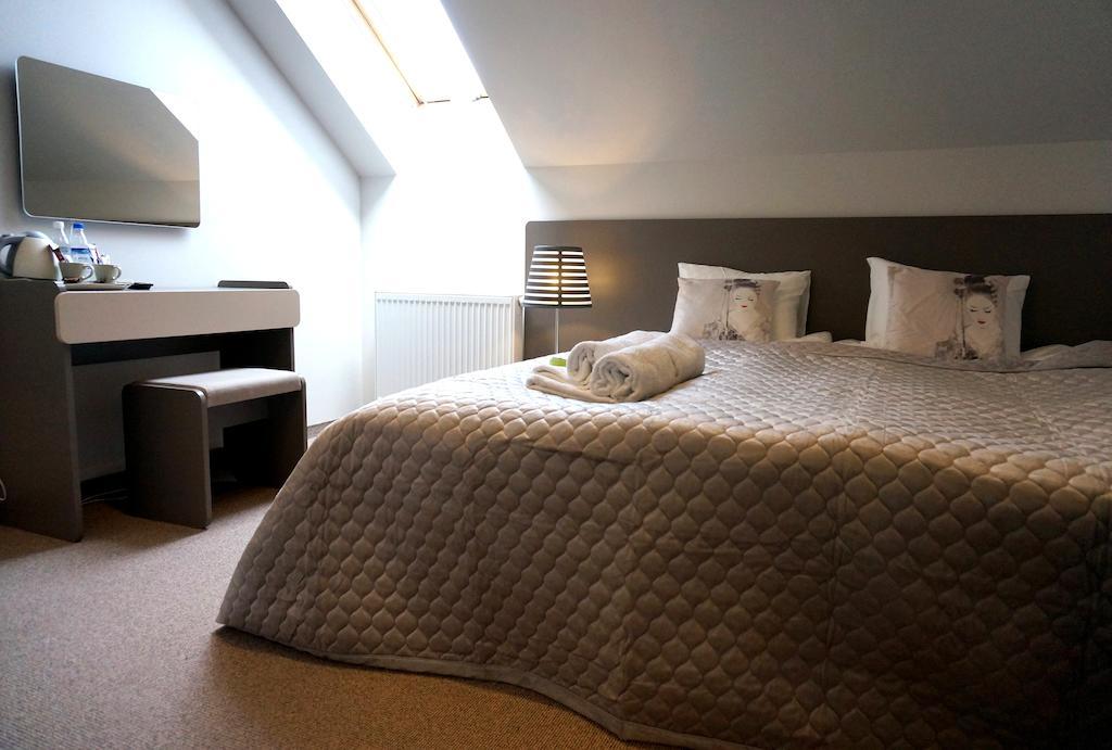 Villa Modlin Airport Nowy Dwór Mazowiecki Rom bilde