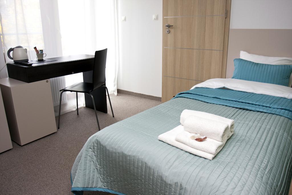 Villa Modlin Airport Nowy Dwór Mazowiecki Rom bilde